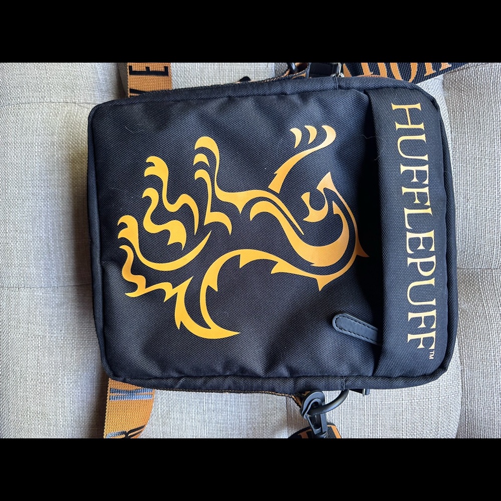 Harry Potter Hufflepuff house Crossbody bag new